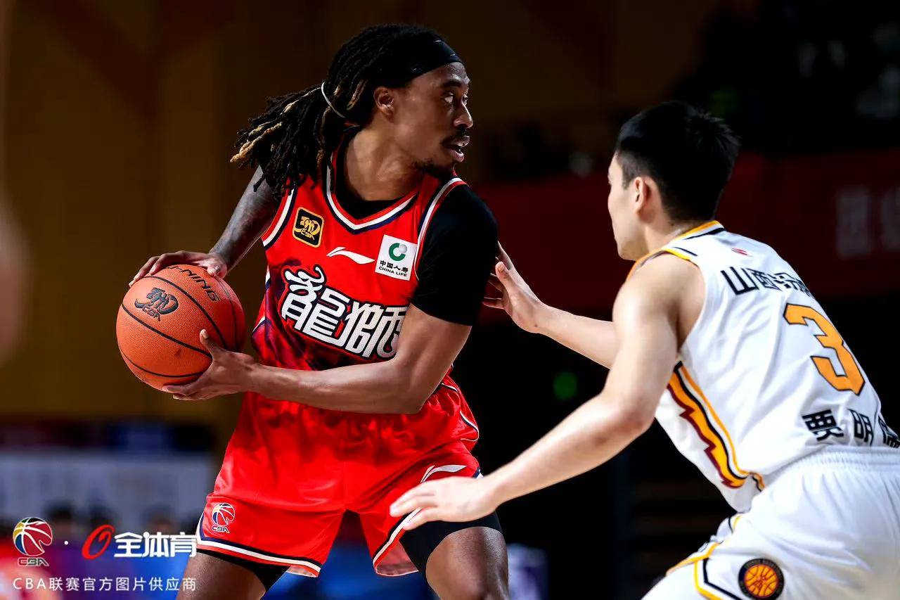 CBA常规赛赛前再迎强敌；曼联远射贴柱；主帅态度——媒体盛赞；轮换策略成焦点